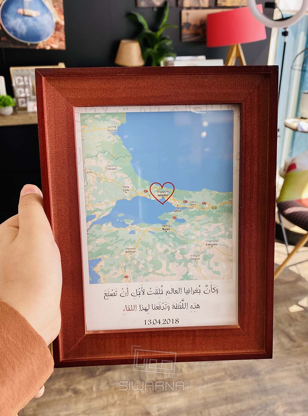 تصميم وعباره في براويز مميزة